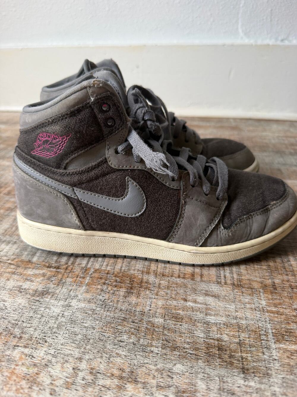 Kids Nike Air Jordan 1 Retro High Gray Black Size 6 Youth Pink Decal